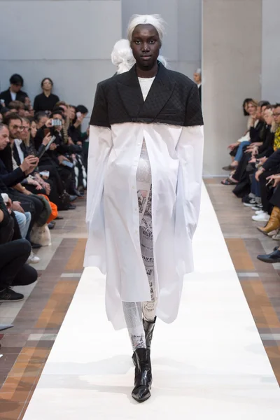 Look 28